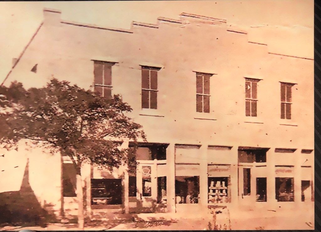 820 Main St, Kerrville, TX 78028